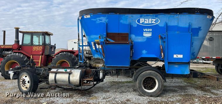 image for item DP2182 2002 International 8100  feed mixer chassis