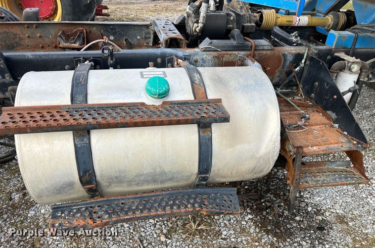 image for item DP2182 2002 International 8100  feed mixer chassis