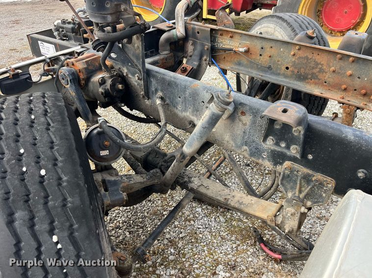 image for item DP2182 2002 International 8100  feed mixer chassis