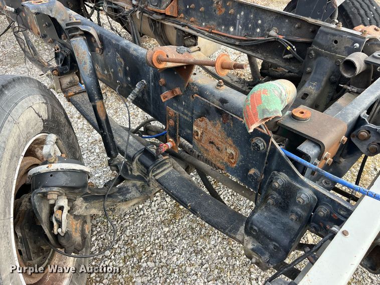 image for item DP2182 2002 International 8100  feed mixer chassis