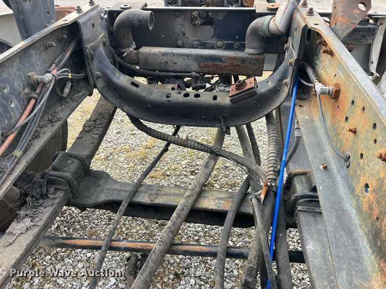 image for item DP2182 2002 International 8100  feed mixer chassis