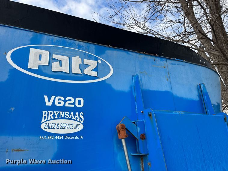 image for item DP2182 2002 International 8100  feed mixer chassis