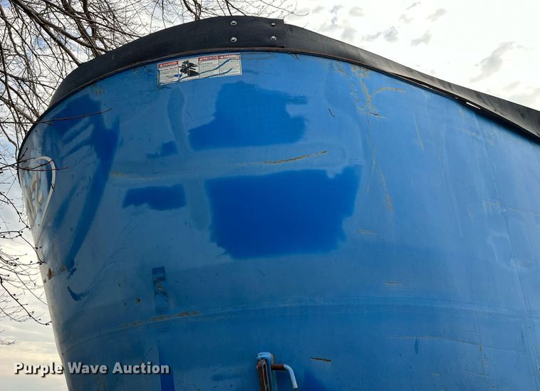 image for item DP2182 2002 International 8100  feed mixer chassis