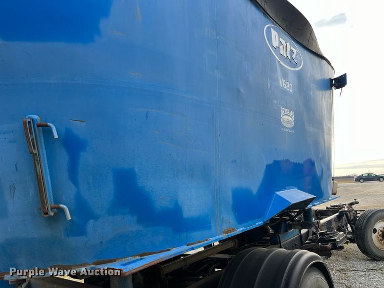 image for item DP2182 2002 International 8100  feed mixer chassis