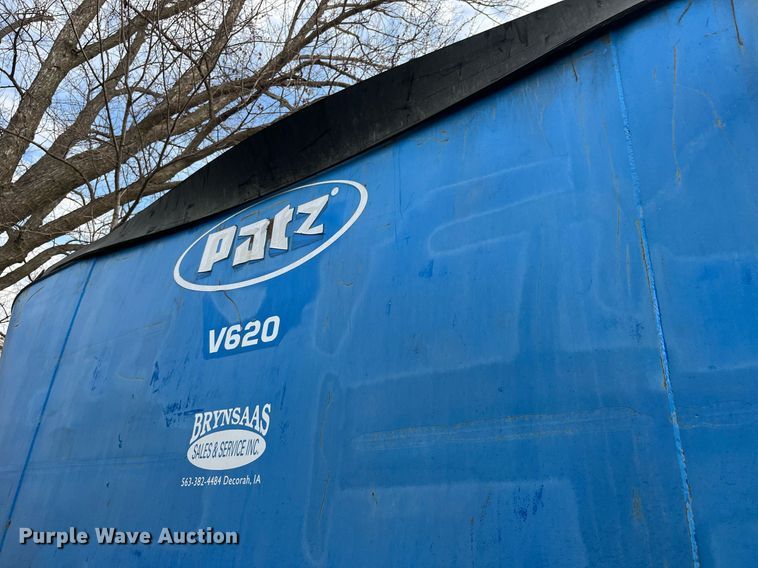 image for item DP2182 2002 International 8100  feed mixer chassis