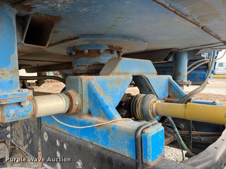 image for item DP2182 2002 International 8100  feed mixer chassis