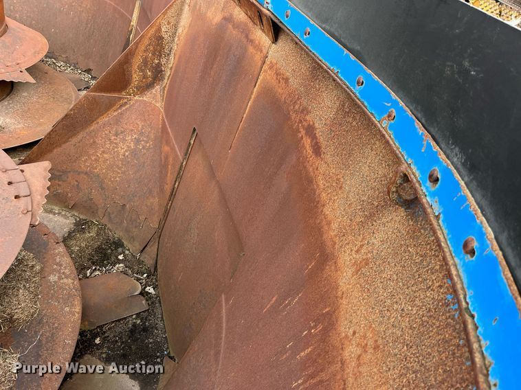 image for item DP2182 2002 International 8100  feed mixer chassis