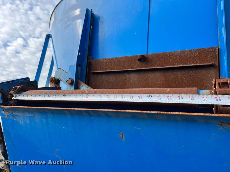 image for item DP2182 2002 International 8100  feed mixer chassis