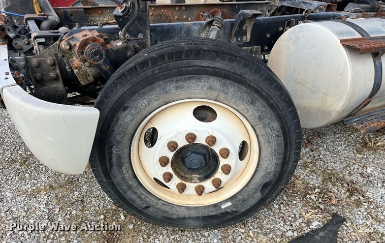 image for item DP2182 2002 International 8100  feed mixer chassis