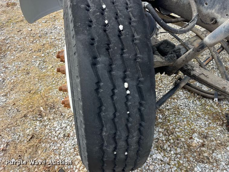 image for item DP2182 2002 International 8100  feed mixer chassis