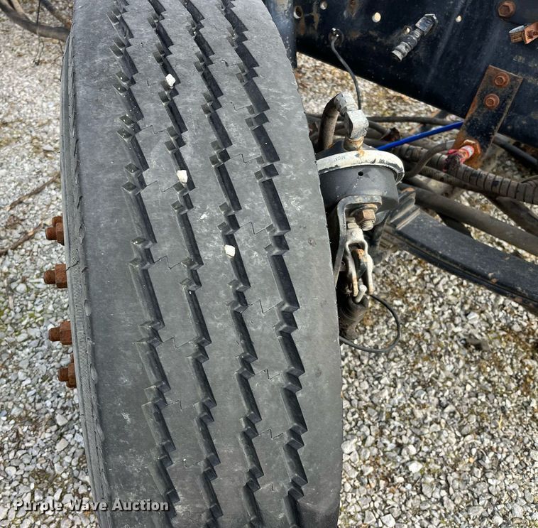 image for item DP2182 2002 International 8100  feed mixer chassis