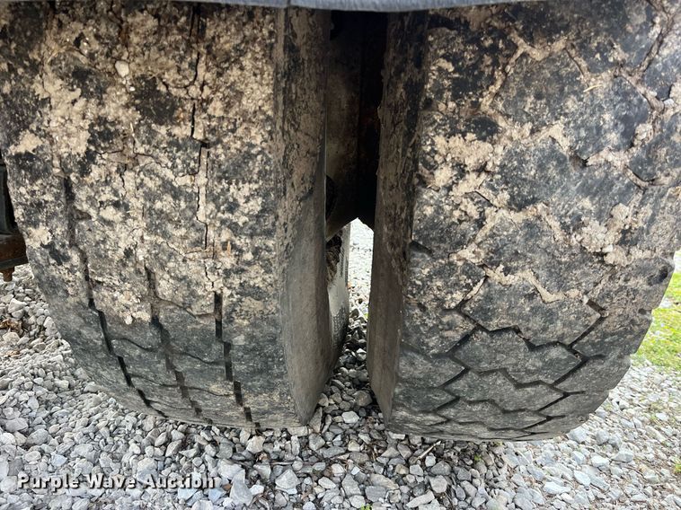 image for item DP2182 2002 International 8100  feed mixer chassis