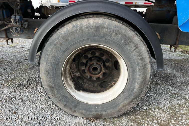 image for item DP2182 2002 International 8100  feed mixer chassis