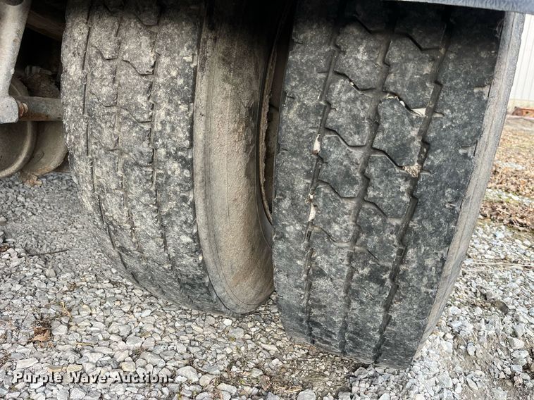 image for item DP2182 2002 International 8100  feed mixer chassis