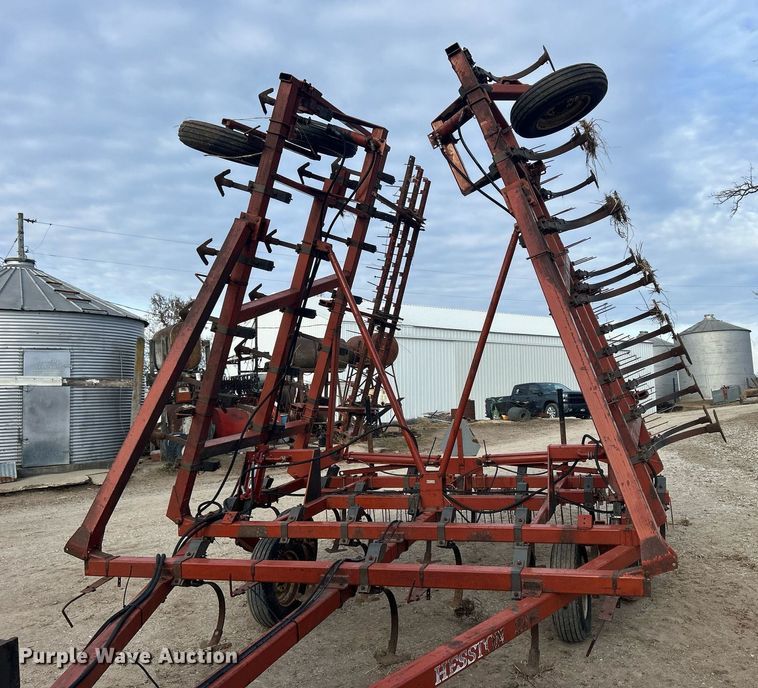 image for item DQ1076 Hesston 2210  field cultivator