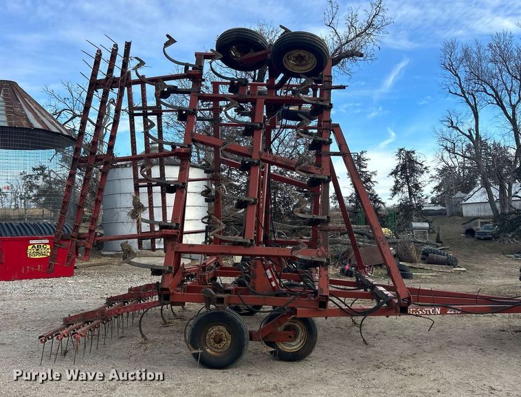 image for item DQ1076 Hesston 2210  field cultivator