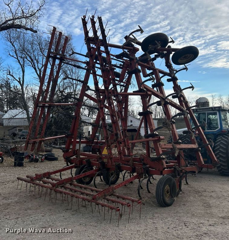 image for item DQ1076 Hesston 2210  field cultivator