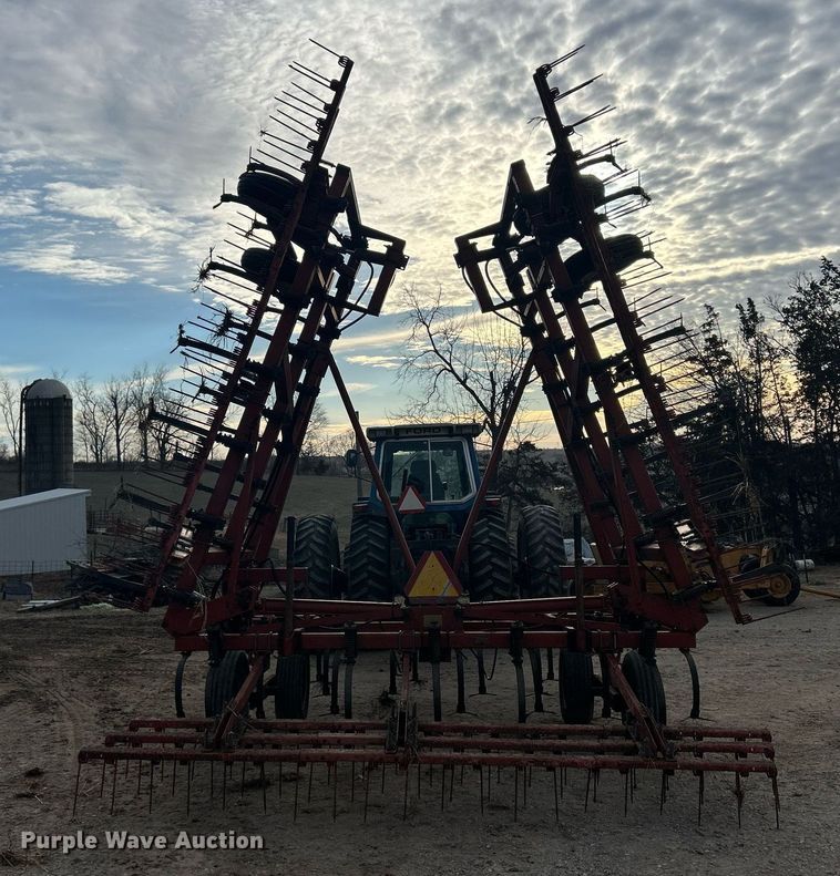 image for item DQ1076 Hesston 2210  field cultivator