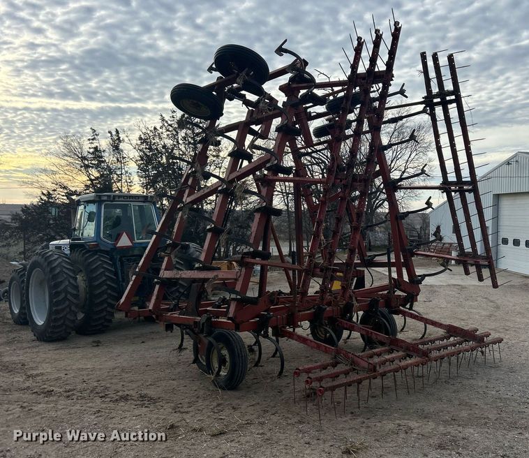 image for item DQ1076 Hesston 2210  field cultivator