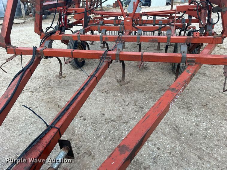 image for item DQ1076 Hesston 2210  field cultivator