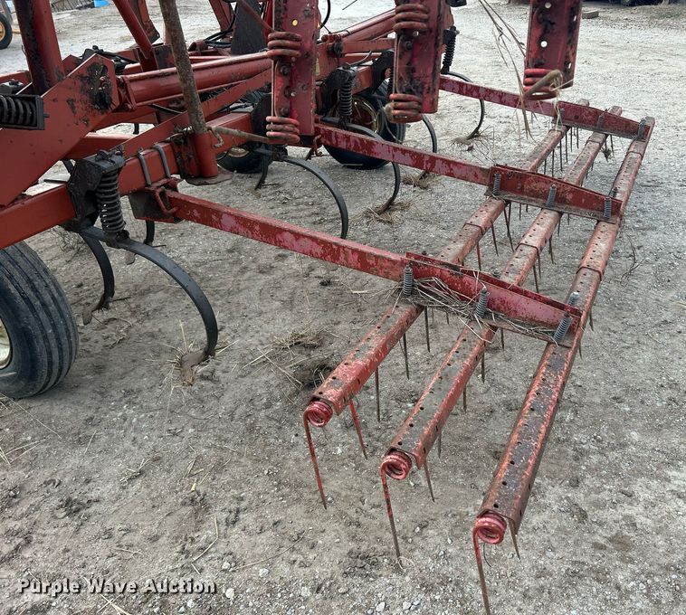 image for item DQ1076 Hesston 2210  field cultivator