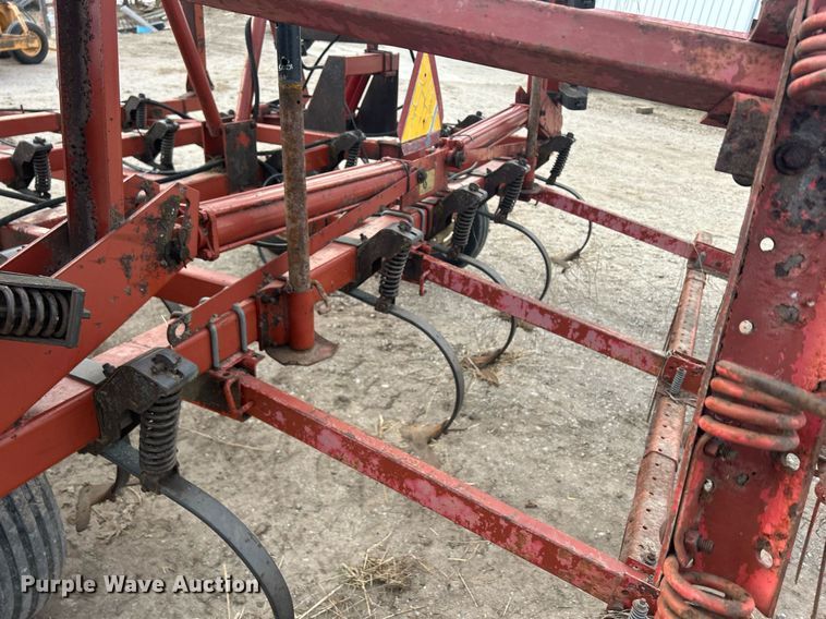 image for item DQ1076 Hesston 2210  field cultivator