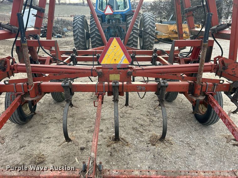 image for item DQ1076 Hesston 2210  field cultivator