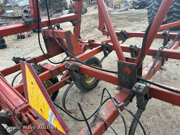 image for item DQ1076 Hesston 2210  field cultivator