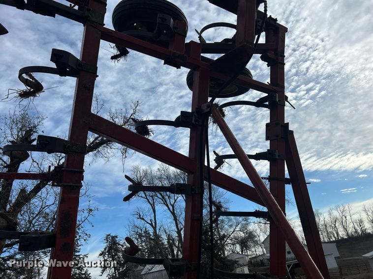 image for item DQ1076 Hesston 2210  field cultivator