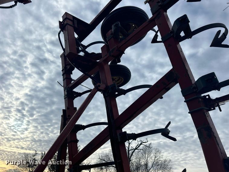 image for item DQ1076 Hesston 2210  field cultivator