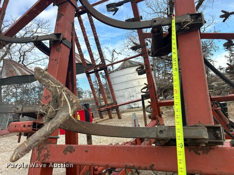 image for item DQ1076 Hesston 2210  field cultivator