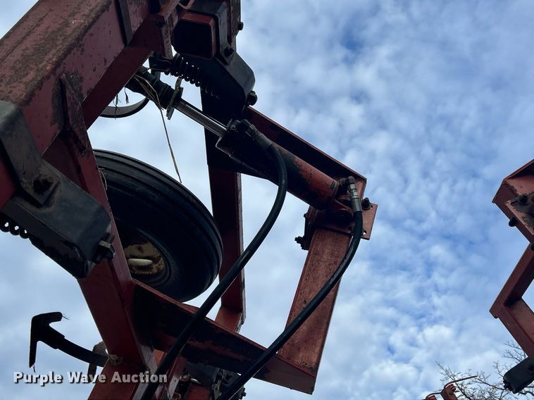 image for item DQ1076 Hesston 2210  field cultivator