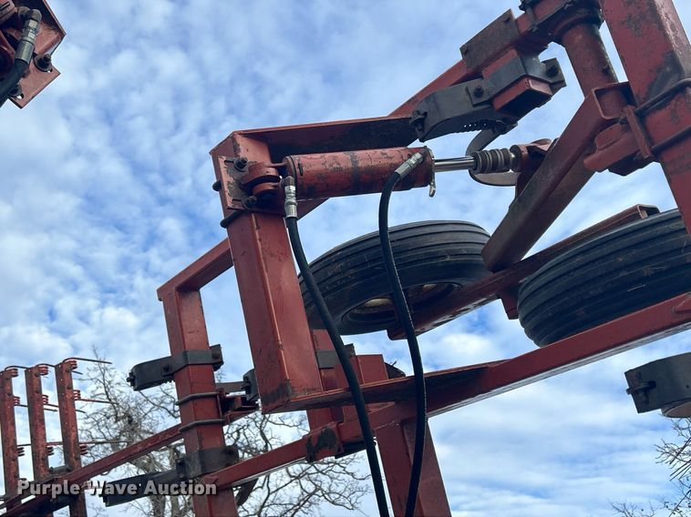 image for item DQ1076 Hesston 2210  field cultivator