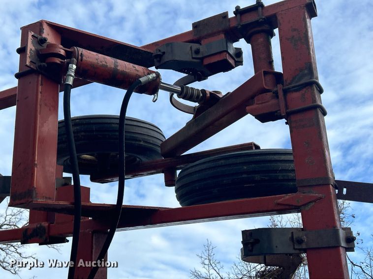 image for item DQ1076 Hesston 2210  field cultivator