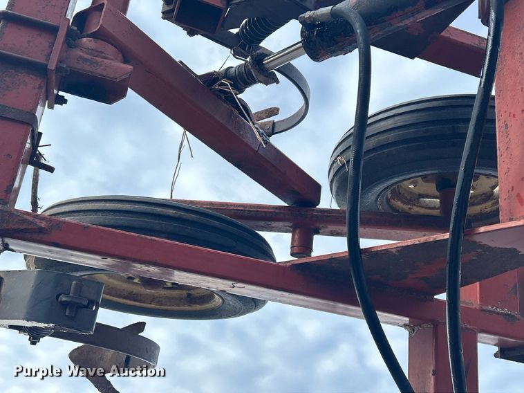 image for item DQ1076 Hesston 2210  field cultivator