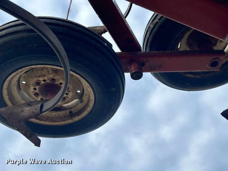 image for item DQ1076 Hesston 2210  field cultivator