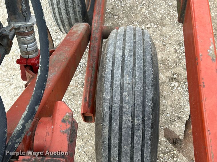 image for item DQ1076 Hesston 2210  field cultivator