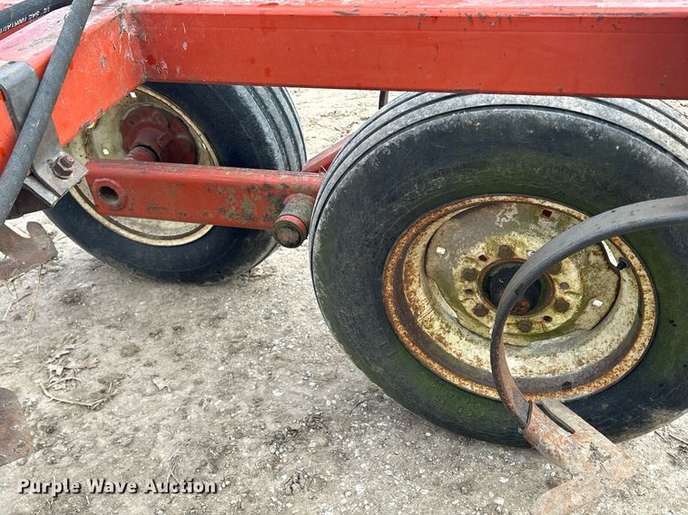 image for item DQ1076 Hesston 2210  field cultivator