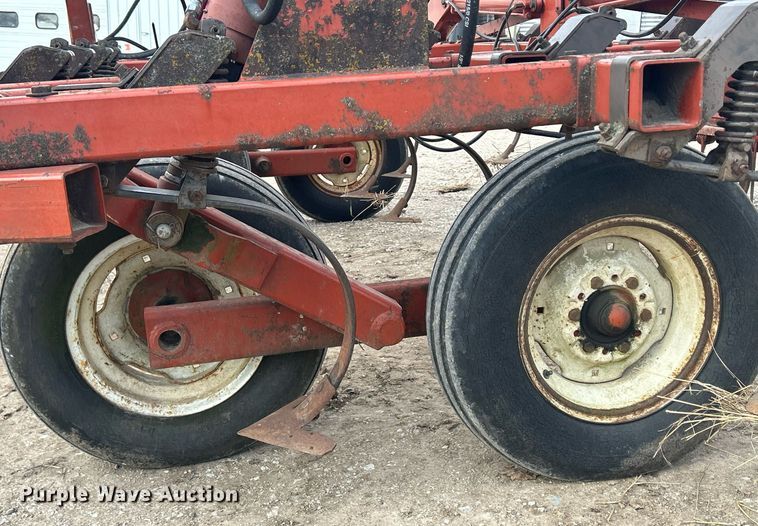 image for item DQ1076 Hesston 2210  field cultivator