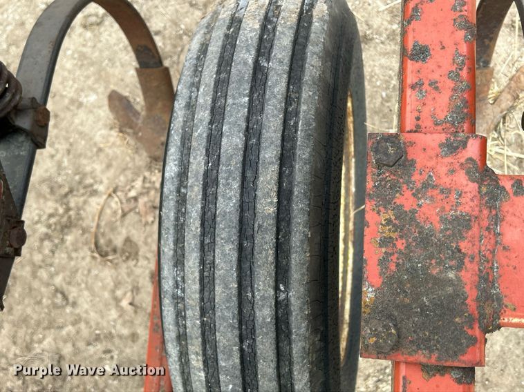 image for item DQ1076 Hesston 2210  field cultivator