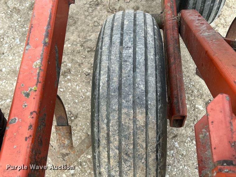 image for item DQ1076 Hesston 2210  field cultivator