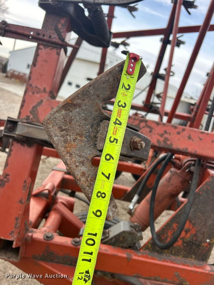 image for item DQ1076 Hesston 2210  field cultivator