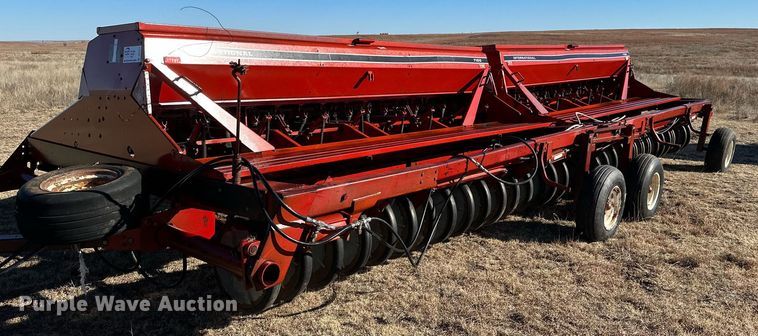 image for item DQ1577 International 7100  grain drill