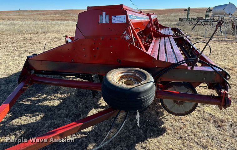 image for item DQ1577 International 7100  grain drill