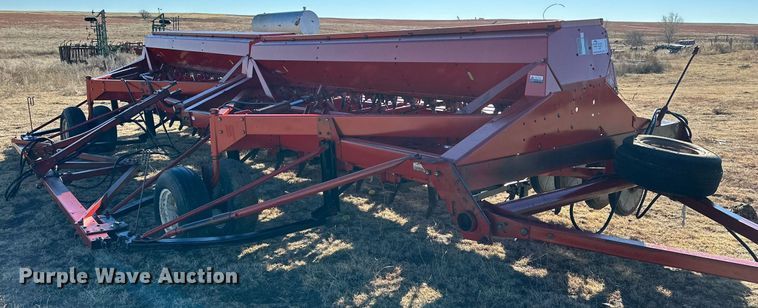 image for item DQ1577 International 7100  grain drill