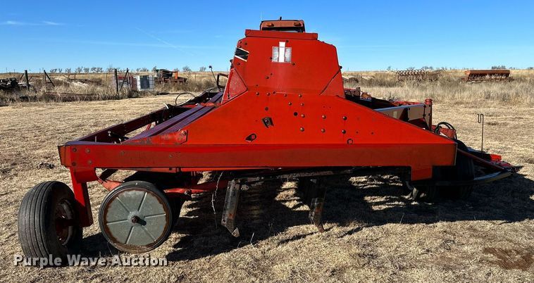 image for item DQ1577 International 7100  grain drill