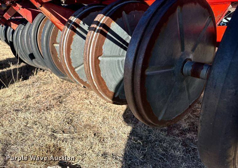 image for item DQ1577 International 7100  grain drill