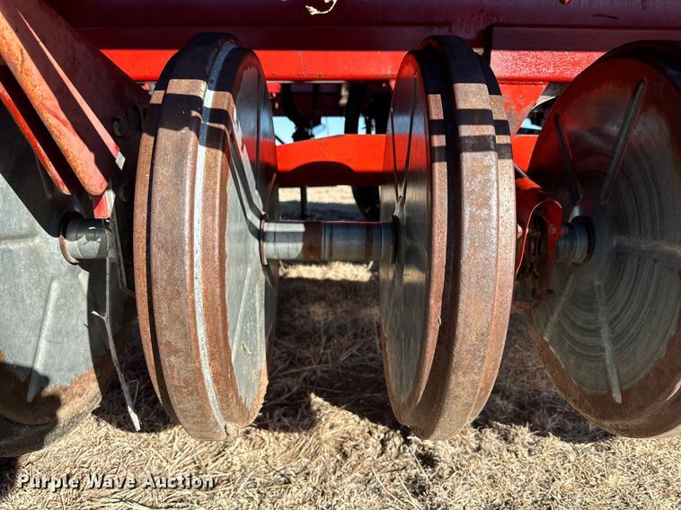 image for item DQ1577 International 7100  grain drill