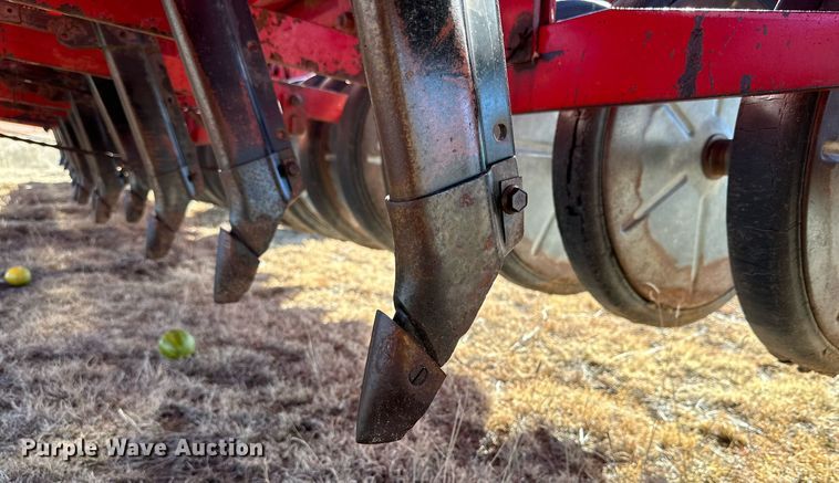 image for item DQ1577 International 7100  grain drill