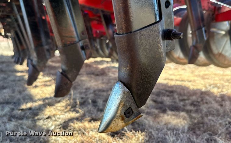 image for item DQ1577 International 7100  grain drill